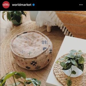 World Market Pouf!